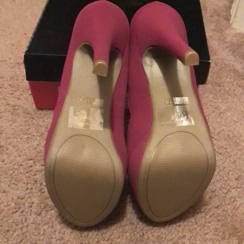 Shoes - Picture 4 of 4